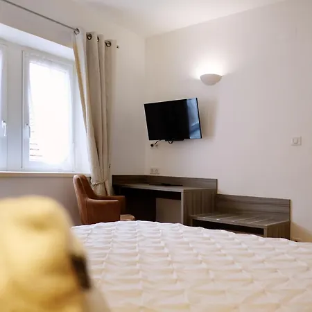 シャンブル ドート フランソワ ブレジー 3* サン・ティポリット