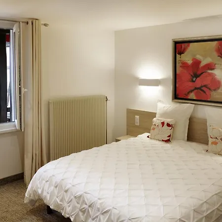 シャンブル ドート フランソワ ブレジー ベッド・アンド・ブレックファスト 3*