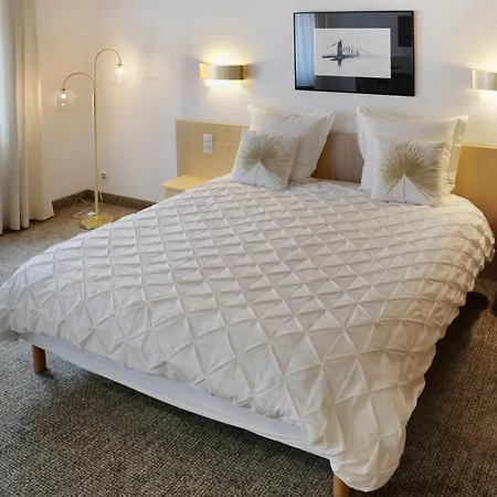 シャンブル ドート フランソワ ブレジー ベッド・アンド・ブレックファスト 3*